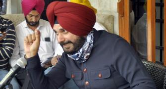 Sidhu takes jibe at Amarinder over Punjab power crisis