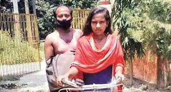 1 yr after 1,200 km journey, 'Cycle girl' loses father