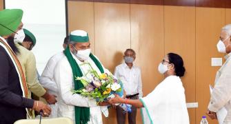 Aiming to 'remove Modi', Mamata meets farmer leaders