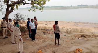 Can bodies thrown in Ganga spread COVID?