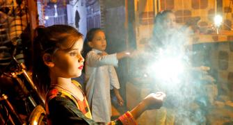 Hindus Celebrate DIWALI In Pakistan