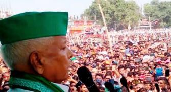 Lalu Yadav speaks to Sonia, hints at thaw with Cong