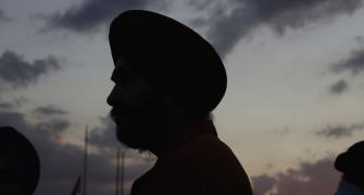 Toronto amends no-beard rule, to reinstate Sikh guards