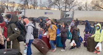 Ukraine war: Indian students walk 35km in freezing cold