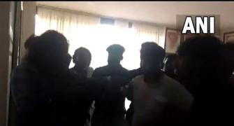 8 SFI members held for ransacking Rahul's office