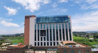 Assam hotel hosting Sena MLAs closes new bookings