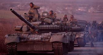 Russian tanks barge in, Ukrainians ready