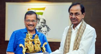 Kejriwal hosts lunch for KCR; talks political issues