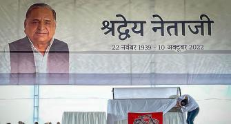 Sea of people in Saifai for Mulayam's last rites