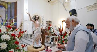 Modi offers prayers in Delhi church on Easter