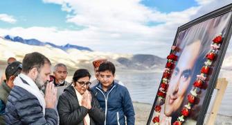 Rahul Prays For Rajiv Gandhi in Ladakh
