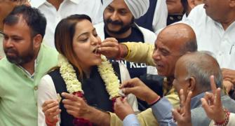 AAP bags mayor, dy mayor posts; 3 extra votes for BJP