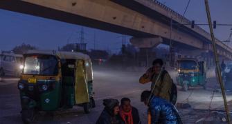 Delhi temp drops to season's lowest, fog delays train