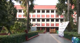 Delhi college bans non-veg food, students to protest