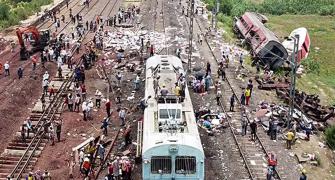 Train crash: Love poems found scattered on tracks