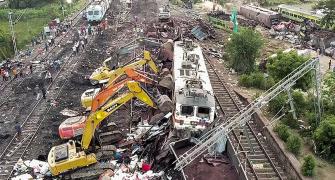 Weeks after train crash, rlys transfers 5 top officers