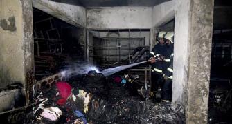 7 die of suffocation in fire at Mumbai building