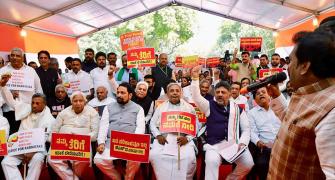 Sidda leads protest in Delhi; Centre rejects charges