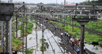 Rains stop in Mumbai but trains still delayed