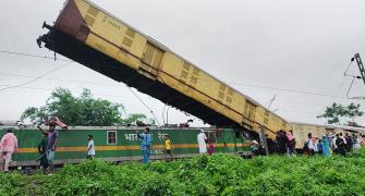 15 dead, 60 hurt as goods train rams into express in WB