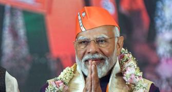 Modi donates Rs 2,000 to BJP ahead of LS polls
