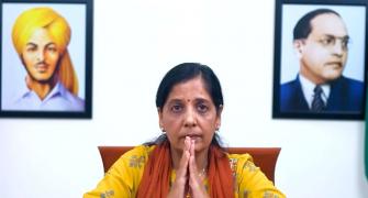 Don't hate BJP: Kejriwal's wife reads out his message