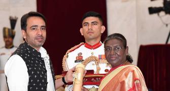 PIX: President Murmu confers Bharat Ratna awards