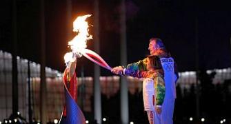 Tretyak, Rodnina light flame at Sochi opening ceremony