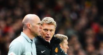 Beleaguered Moyes appeals to United fans for support