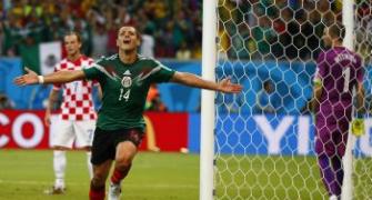 Hernandez inspires Mexico into last 16 with Croatia win