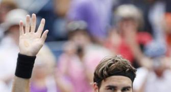 Federer beats Djokovic to set up Del Potro final