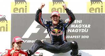 Images: Webber wins in Hungary to take F1 lead