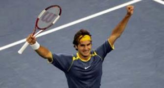 Federer digs deep to beat Istomin at Swiss Indoors in Basel