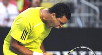 Tsonga beats Nadal at Queen's