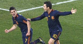 Spain advance to semis after Villa's late winner