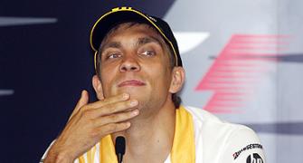 Petrov must start scoring points: Renault