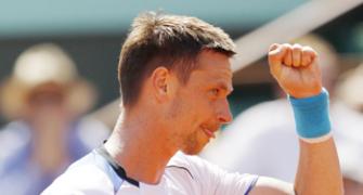 Soderling outlasts Berdych to reach French final