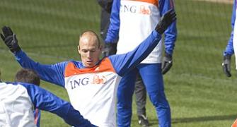 Robben to return as Dutch look to tame Lions