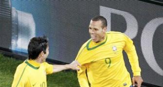 Brazil crush Chile 3-0 to reach last eight