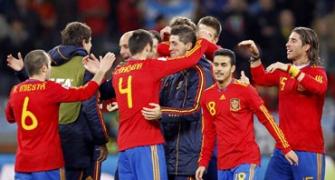 Spain bypass Portugal to reach last eight