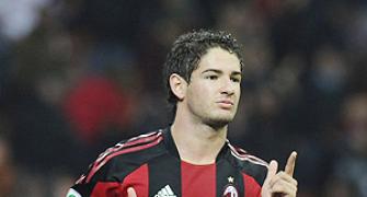 Red-hot Pato downs Chievo to send Milan top