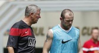 Rooney to stay at Manchester United