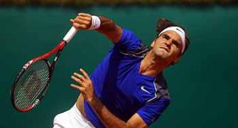 Federer roars through in Monte Carlo clay debut