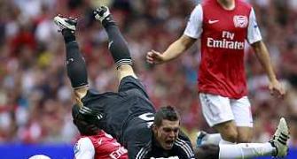 Chelsea fight back to win, Arsenal's woes grow