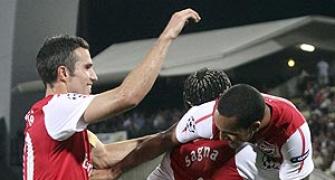 Arsenal scrape past Udinese to book CLeague spot