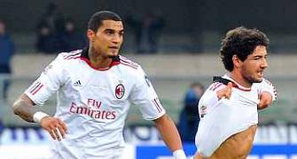 Substitute Pato grabs win for leaders Milan