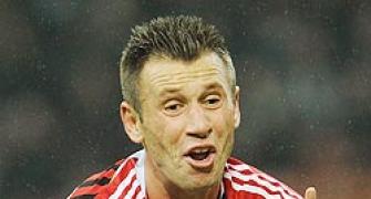 Milan's Cassano out for months, to have surgery
