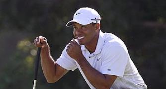 Golf: Tiger Woods takes lead at Australian Open
