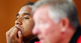 Injury woes for Anderson, out until February; Rooney fit