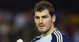 Stuck in traffic, Casillas fined for arriving late to training